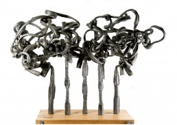 Esplendor” (2009) Hierro macizo. Peana de roble y hierro. 170 x 170 x 100 cm.