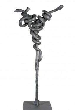 La tentación” (2009) Hierro macizo. Peana de hierro. 120 x 55 x 30 cm