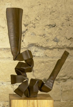 “La semilla” (2010) Hierro macizo. Peana de pino melis. 163 x 50 x 50 cm