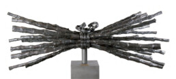 “Recuerdo de juventud” (2009) Hierro macizo. Peana de hierro. 130 x 200 x 70 cm