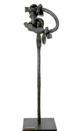 “Retenido y a la espera” (2009) Hierro macizo. Peana de hierro. 160 x 40 x 30 cm